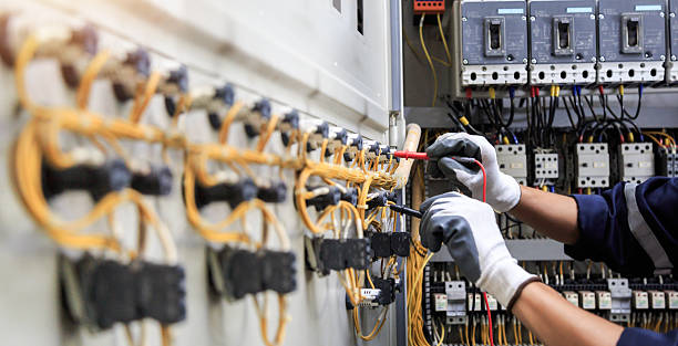 Professional Lighting Installation technician working in McMillin, WA